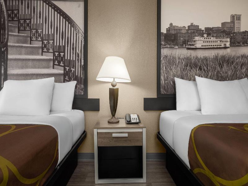 Super 8 by Wyndham Macon West image