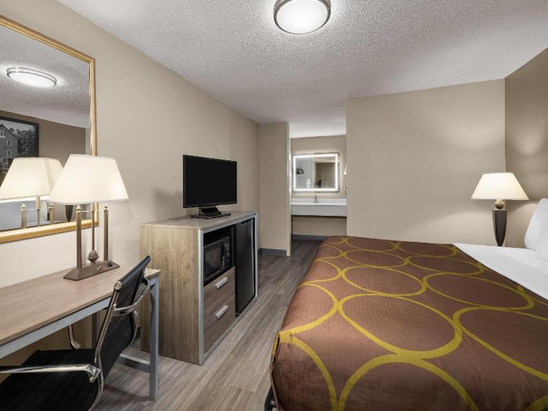 Super 8 by Wyndham Macon West image