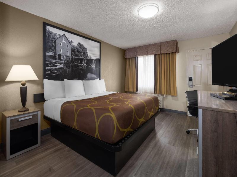 Super 8 by Wyndham Macon West image