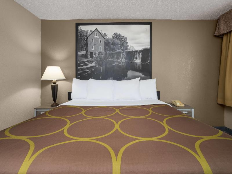 Super 8 by Wyndham Macon West image