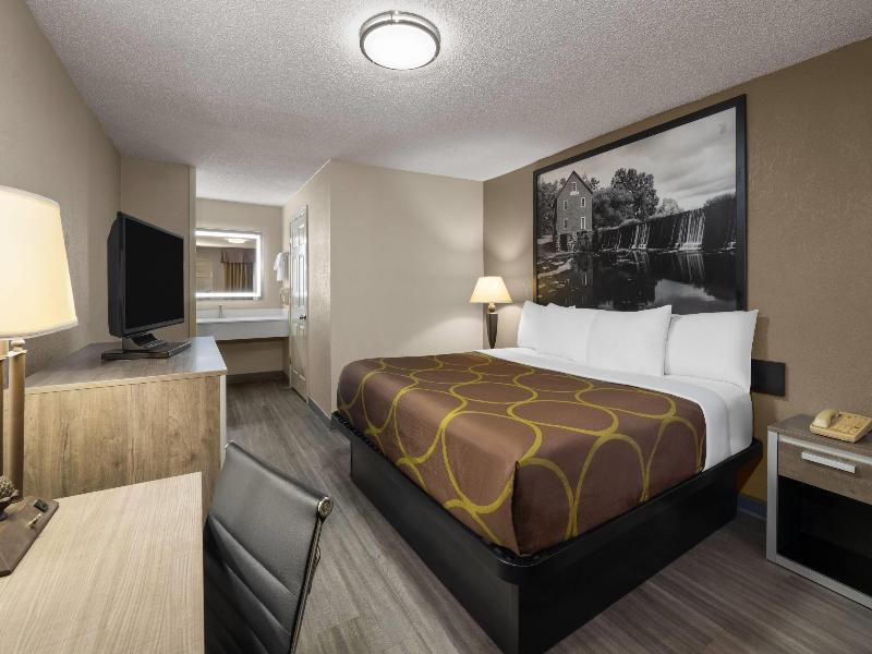 Super 8 by Wyndham Macon West image