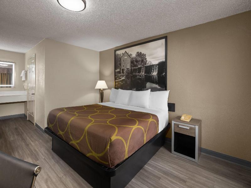 Super 8 by Wyndham Macon West image