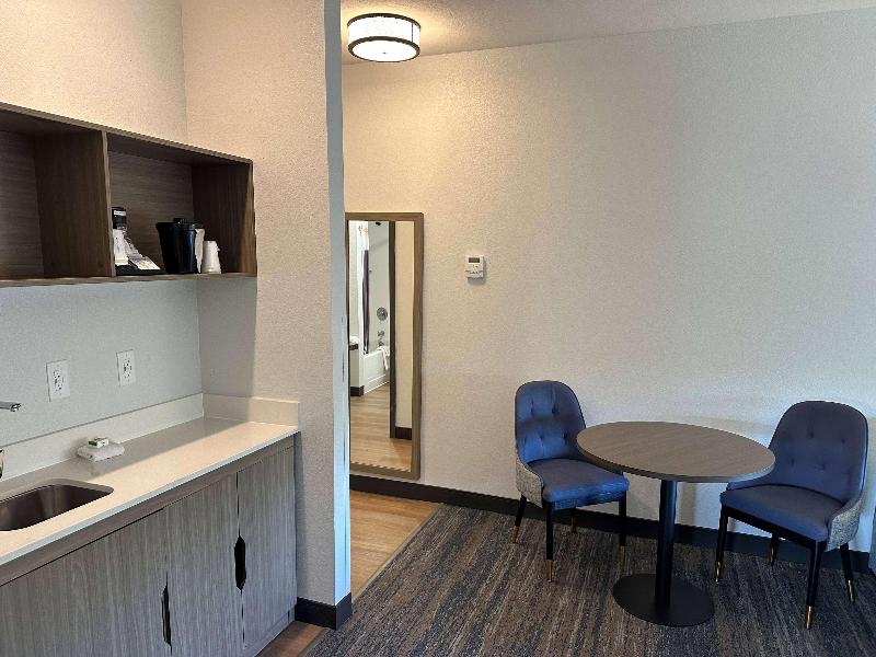 La Quinta Inn & Suites Macon West image