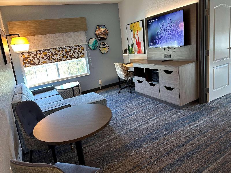La Quinta Inn & Suites Macon West image