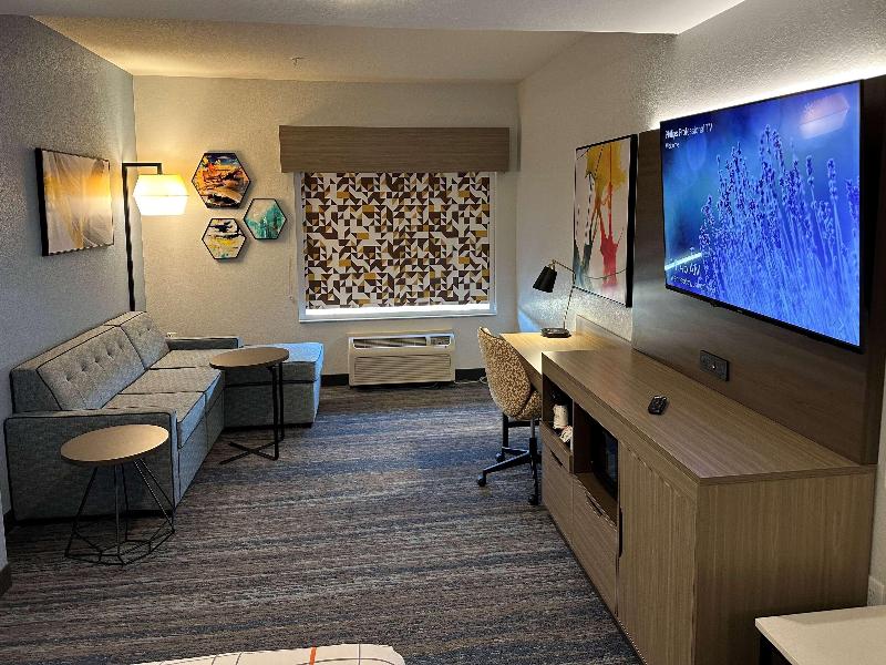 La Quinta Inn & Suites Macon West image