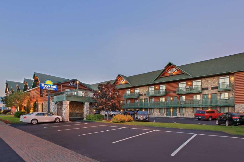 Days Inn By Wyndham Mackinaw City/Bridgeview Area photo 3