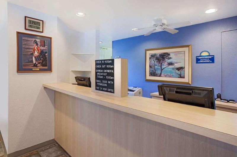 Days Inn By Wyndham Mackinaw City/Bridgeview Area photo 5