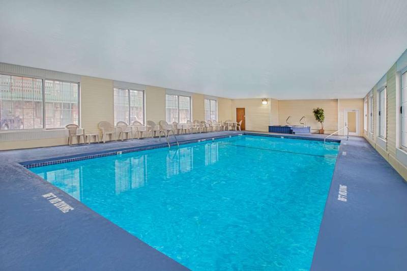 Days Inn By Wyndham Mackinaw City/Bridgeview Area image