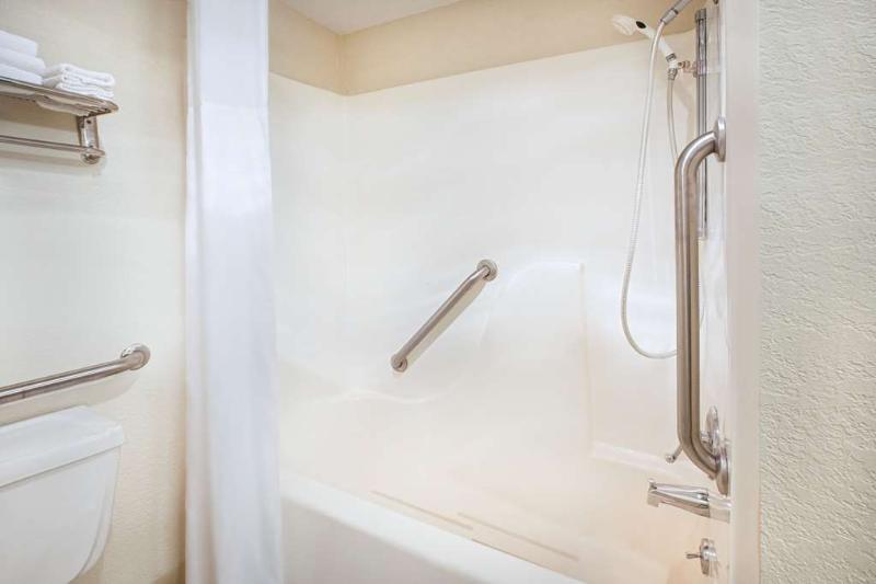 Days Inn By Wyndham Mackinaw City/Bridgeview Area image