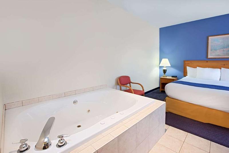 Days Inn By Wyndham Mackinaw City/Bridgeview Area image