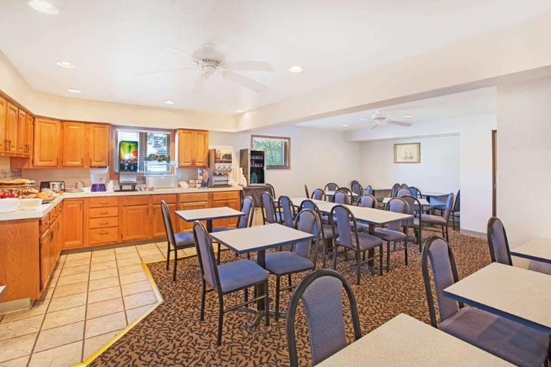 Days Inn By Wyndham Mackinaw City/Bridgeview Area image