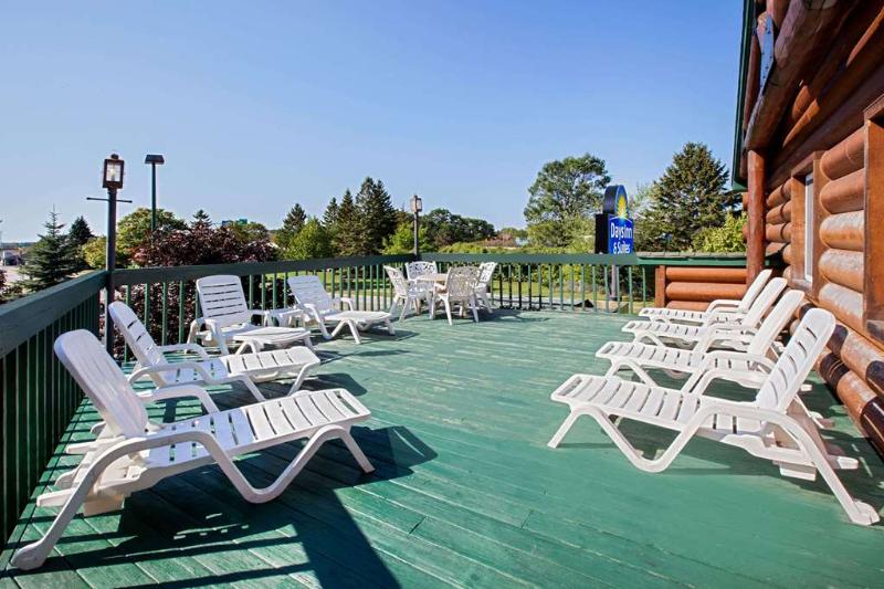 Days Inn By Wyndham Mackinaw City/Bridgeview Area image