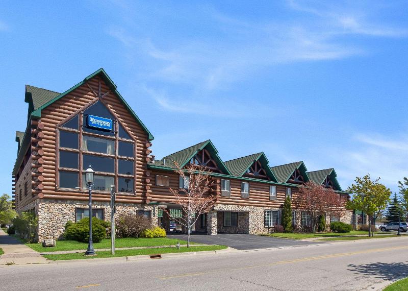 Days Inn By Wyndham Mackinaw City/Bridgeview Area image