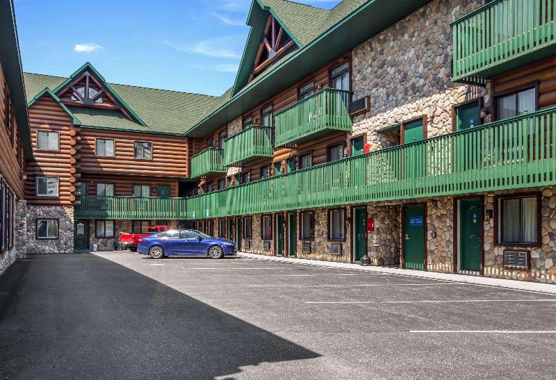 Days Inn By Wyndham Mackinaw City/Bridgeview Area image
