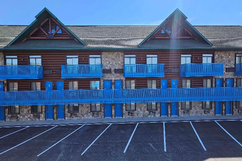 Days Inn By Wyndham Mackinaw City/Bridgeview Area image