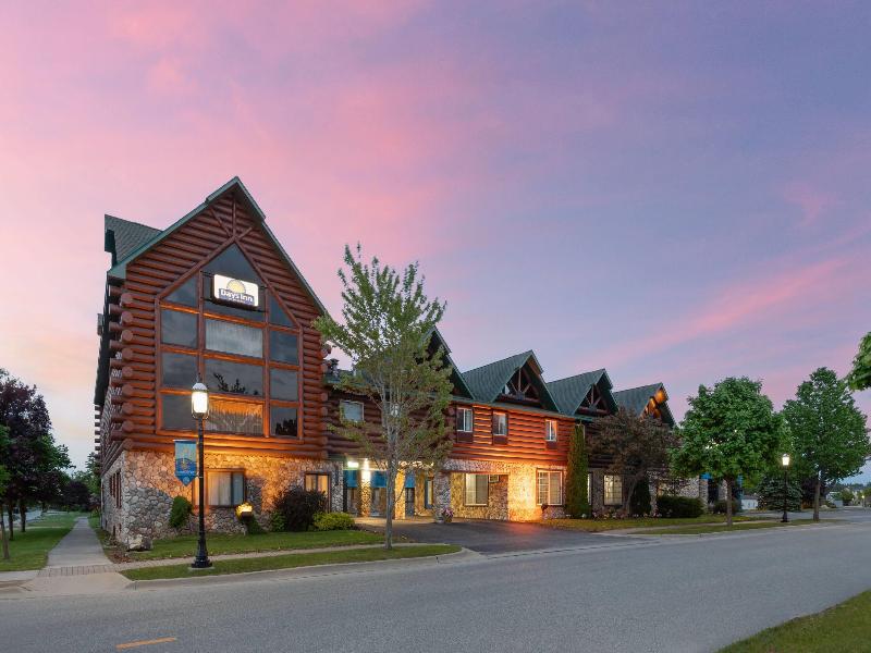 Days Inn By Wyndham Mackinaw City/Bridgeview Area image