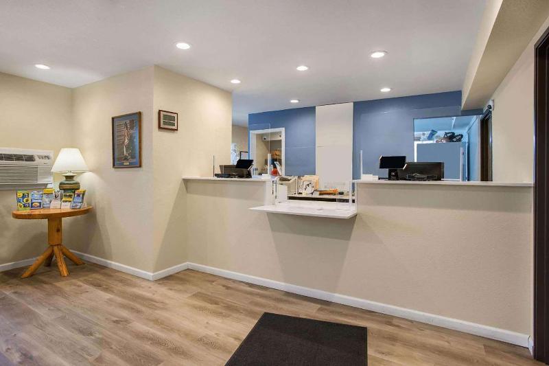 Days Inn By Wyndham Mackinaw City/Bridgeview Area image