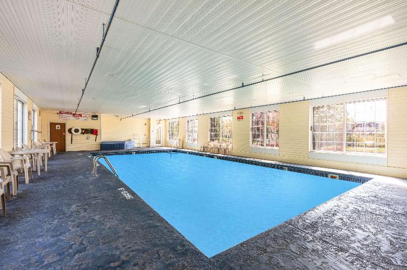 Days Inn By Wyndham Mackinaw City/Bridgeview Area image