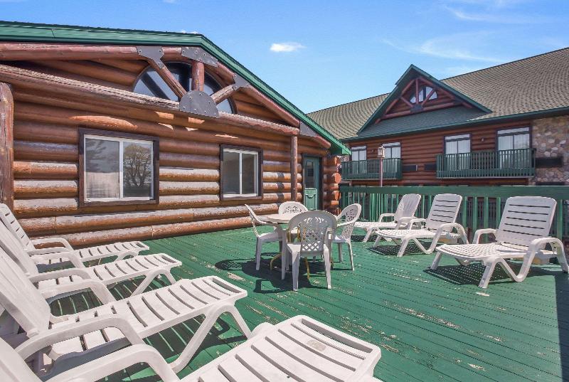 Days Inn By Wyndham Mackinaw City/Bridgeview Area image