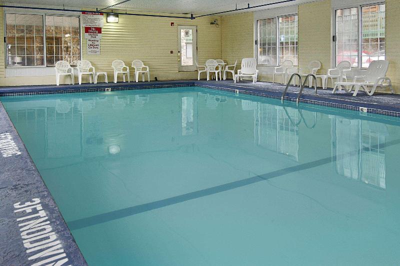 Days Inn By Wyndham Mackinaw City/Bridgeview Area image