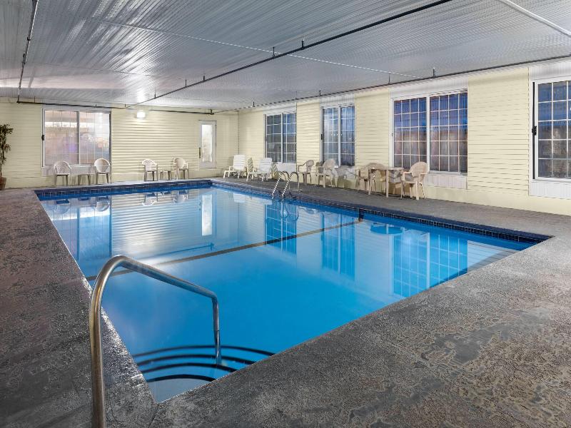 Days Inn By Wyndham Mackinaw City/Bridgeview Area image