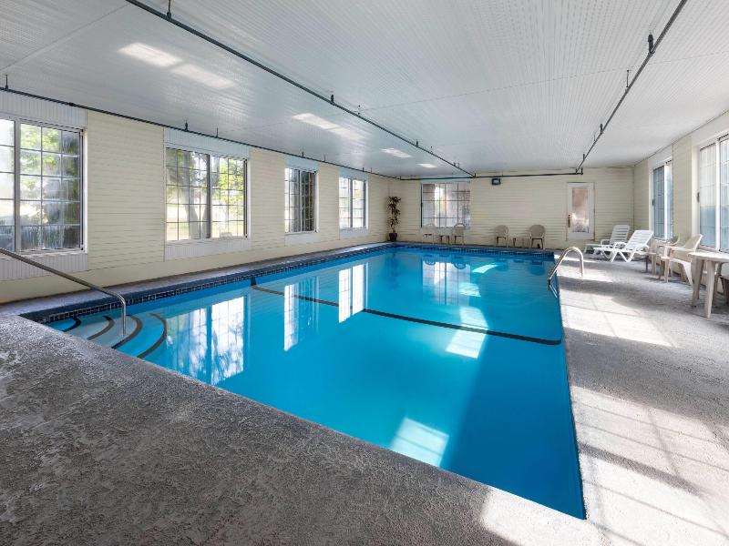 Days Inn By Wyndham Mackinaw City/Bridgeview Area image
