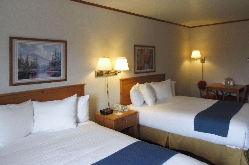 Days Inn By Wyndham Mackinaw City/Bridgeview Area image