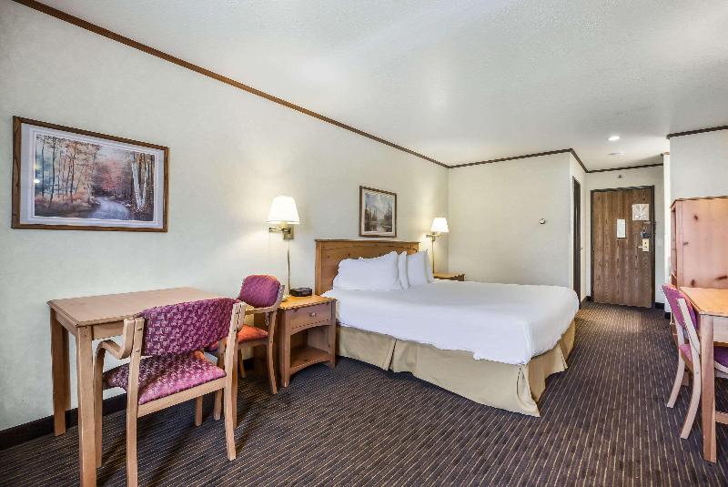 Days Inn By Wyndham Mackinaw City/Bridgeview Area image
