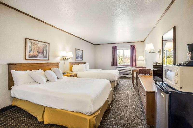Days Inn By Wyndham Mackinaw City/Bridgeview Area image