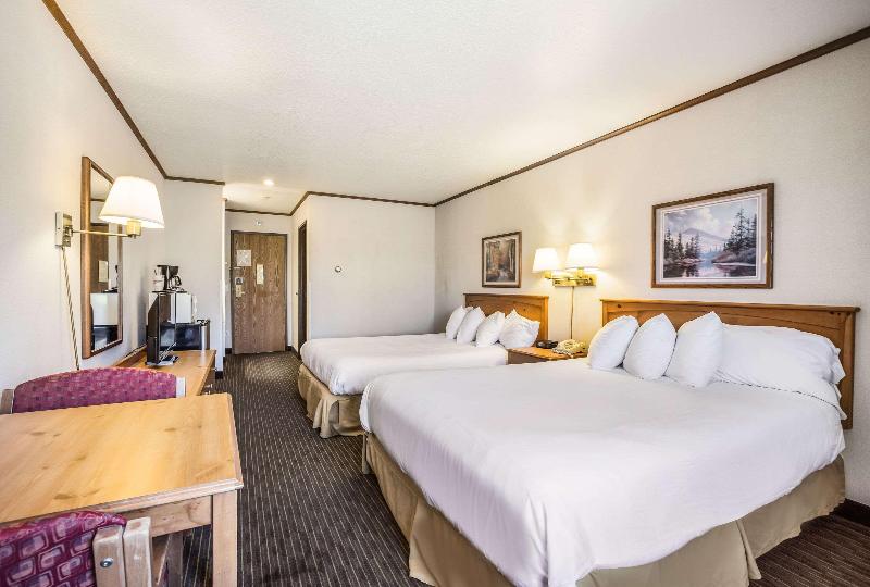 Days Inn By Wyndham Mackinaw City/Bridgeview Area image