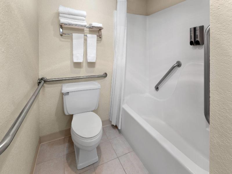 Days Inn By Wyndham Mackinaw City/Bridgeview Area image