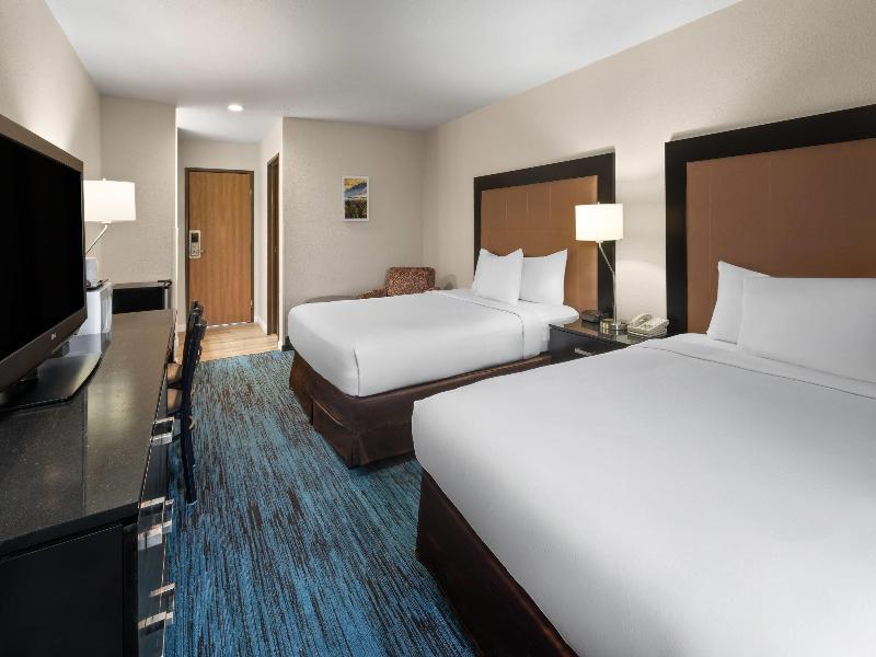Days Inn By Wyndham Mackinaw City/Bridgeview Area image