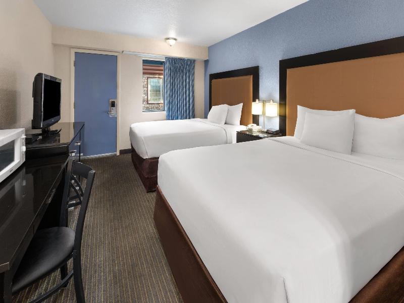 Days Inn By Wyndham Mackinaw City/Bridgeview Area image