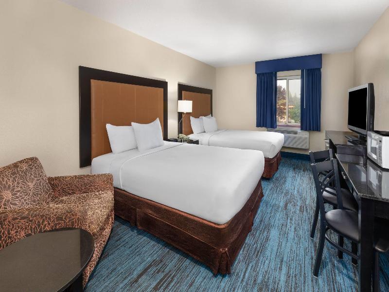 Days Inn By Wyndham Mackinaw City/Bridgeview Area image