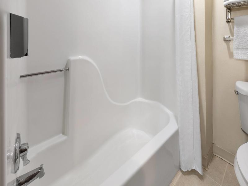Days Inn By Wyndham Mackinaw City/Bridgeview Area image
