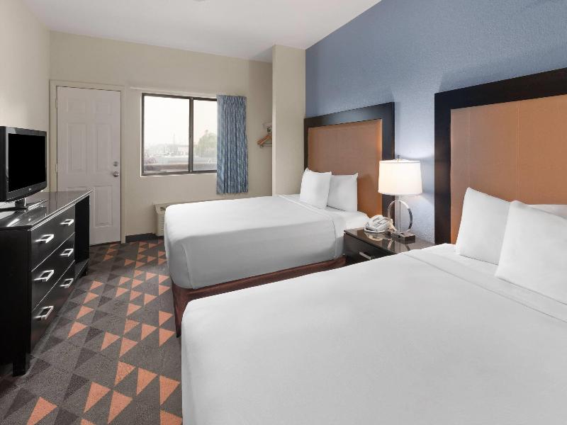 Days Inn By Wyndham Mackinaw City/Bridgeview Area image