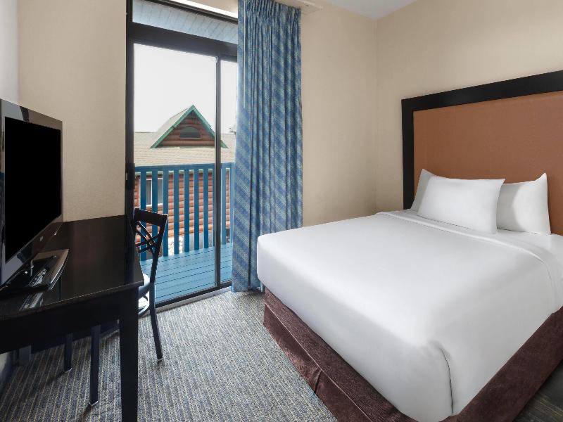 Days Inn By Wyndham Mackinaw City/Bridgeview Area image