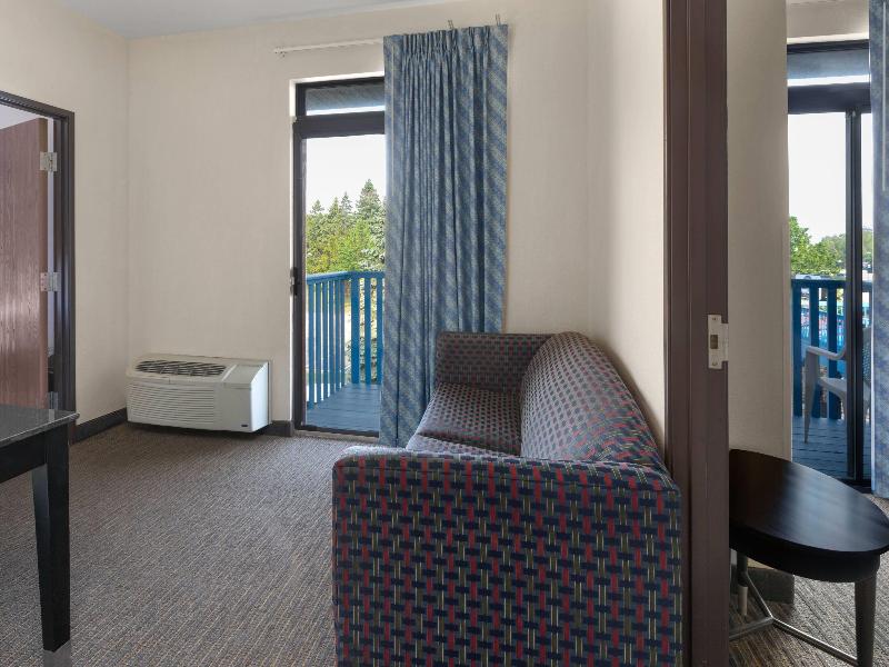 Days Inn By Wyndham Mackinaw City/Bridgeview Area image