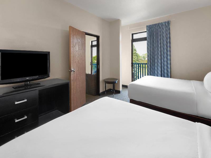 Days Inn By Wyndham Mackinaw City/Bridgeview Area image