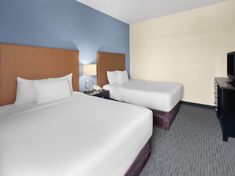 Days Inn By Wyndham Mackinaw City/Bridgeview Area image