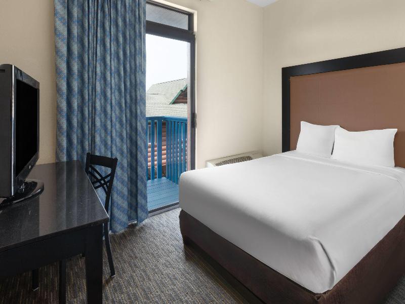 Days Inn By Wyndham Mackinaw City/Bridgeview Area image
