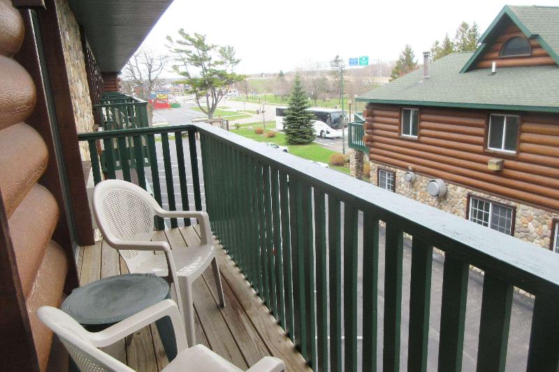 Days Inn By Wyndham Mackinaw City/Bridgeview Area image