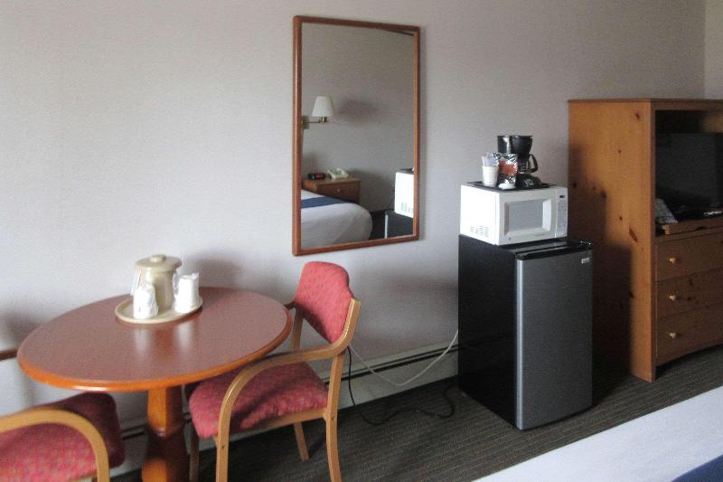 Days Inn By Wyndham Mackinaw City/Bridgeview Area image
