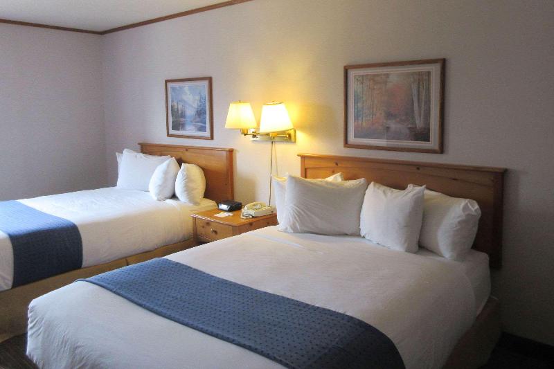 Days Inn By Wyndham Mackinaw City/Bridgeview Area image