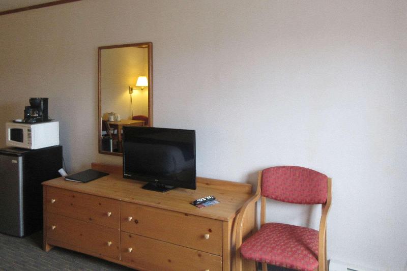 Days Inn By Wyndham Mackinaw City/Bridgeview Area image