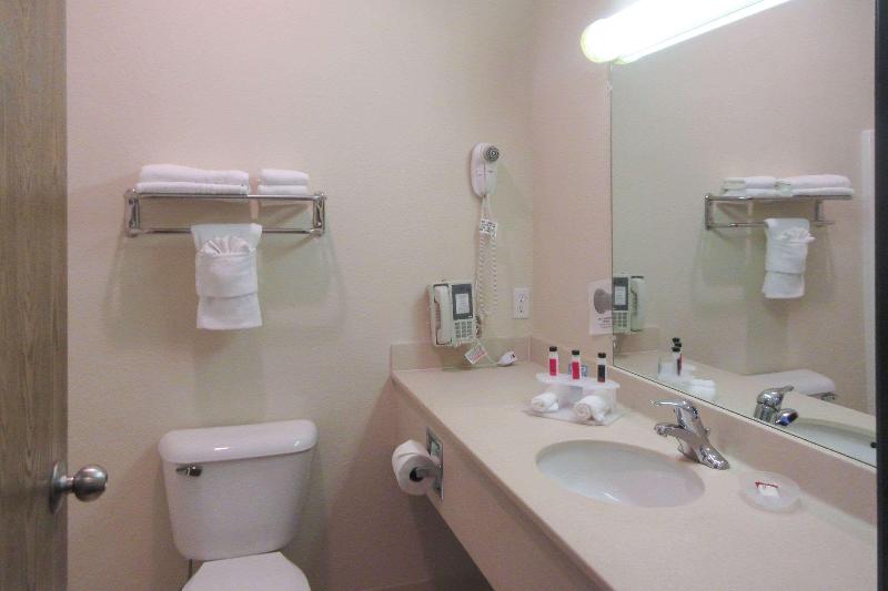 Days Inn By Wyndham Mackinaw City/Bridgeview Area image