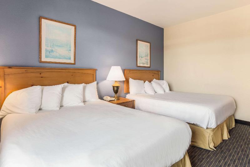 Days Inn By Wyndham Mackinaw City/Bridgeview Area image