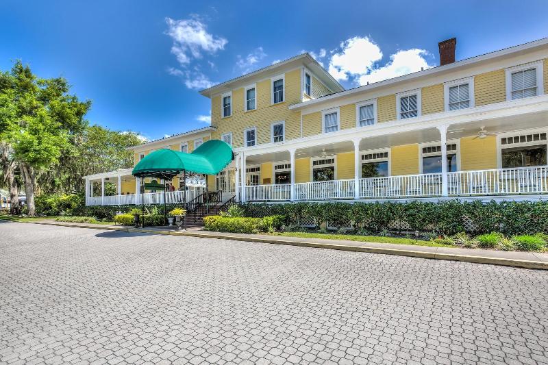 Lakeside Inn image
