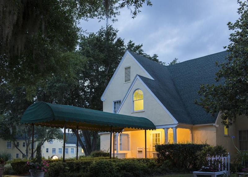 Lakeside Inn image