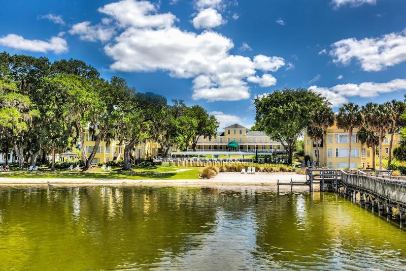 Lakeside Inn image
